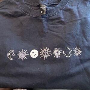 This is a size xl navy blue crewneck but fits more like a medium/large